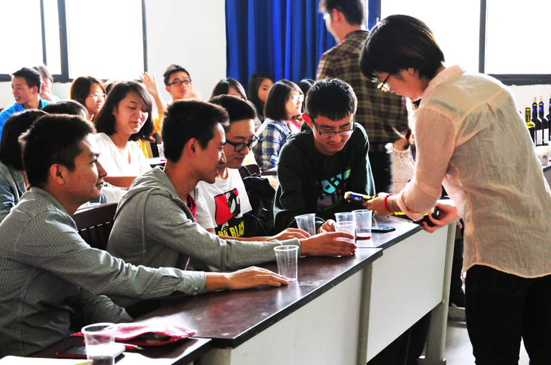 重庆大学第十三届外语文化节系列讲座：微醺之美——葡萄酒品鉴