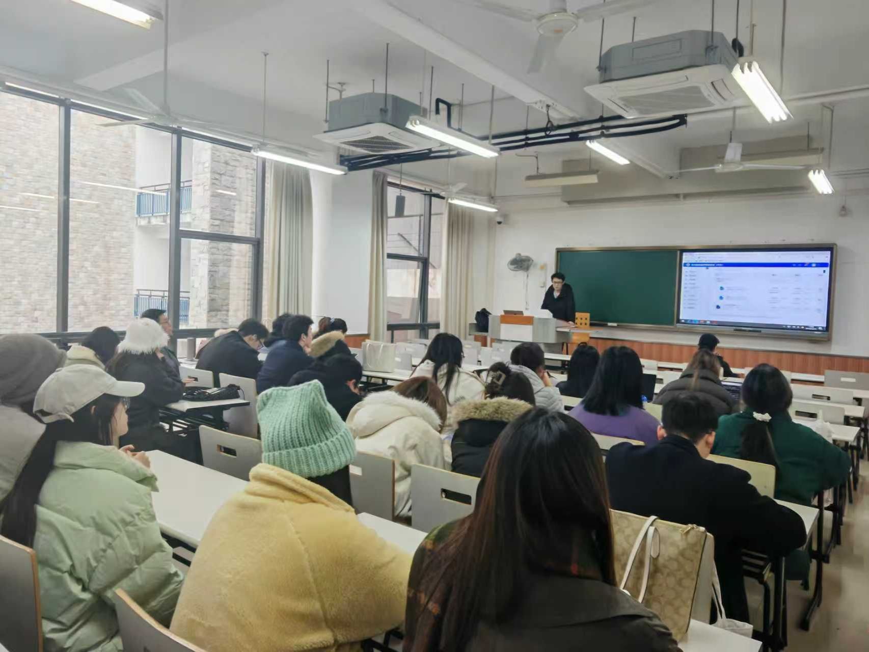 重庆大学外国语学院举办“译之艺”分享暨实习动员会