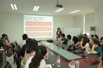 加拿大女王大学教育学院程李颖教授访问外国语学院并举行座谈会